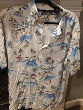 Campia White Tropical Print Short-Sleeve Button-Down Shirt